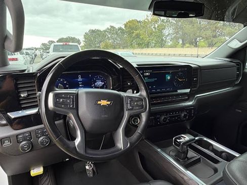 Used 2023 Chevrolet Silverado 1500 LTZ w/ LTZ Convenience Package II AWD/4WD image 11