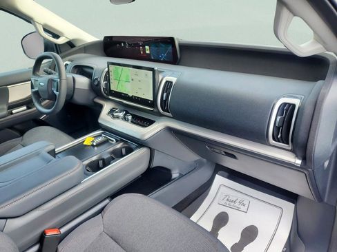 New 2025 Ford Expedition Active image 22