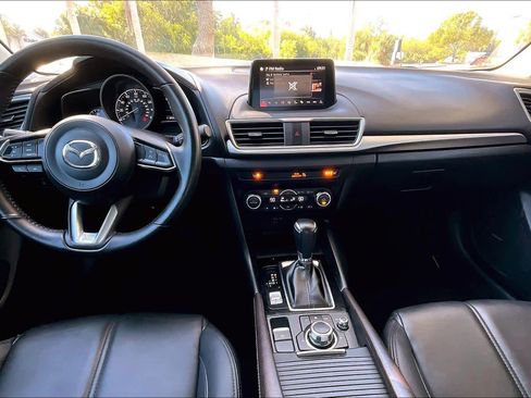 Used 2018 MAZDA MAZDA3 Touring image 16