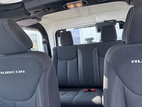 Used 2018 Jeep Wrangler Rubicon w/ Power Convenience Group image 14