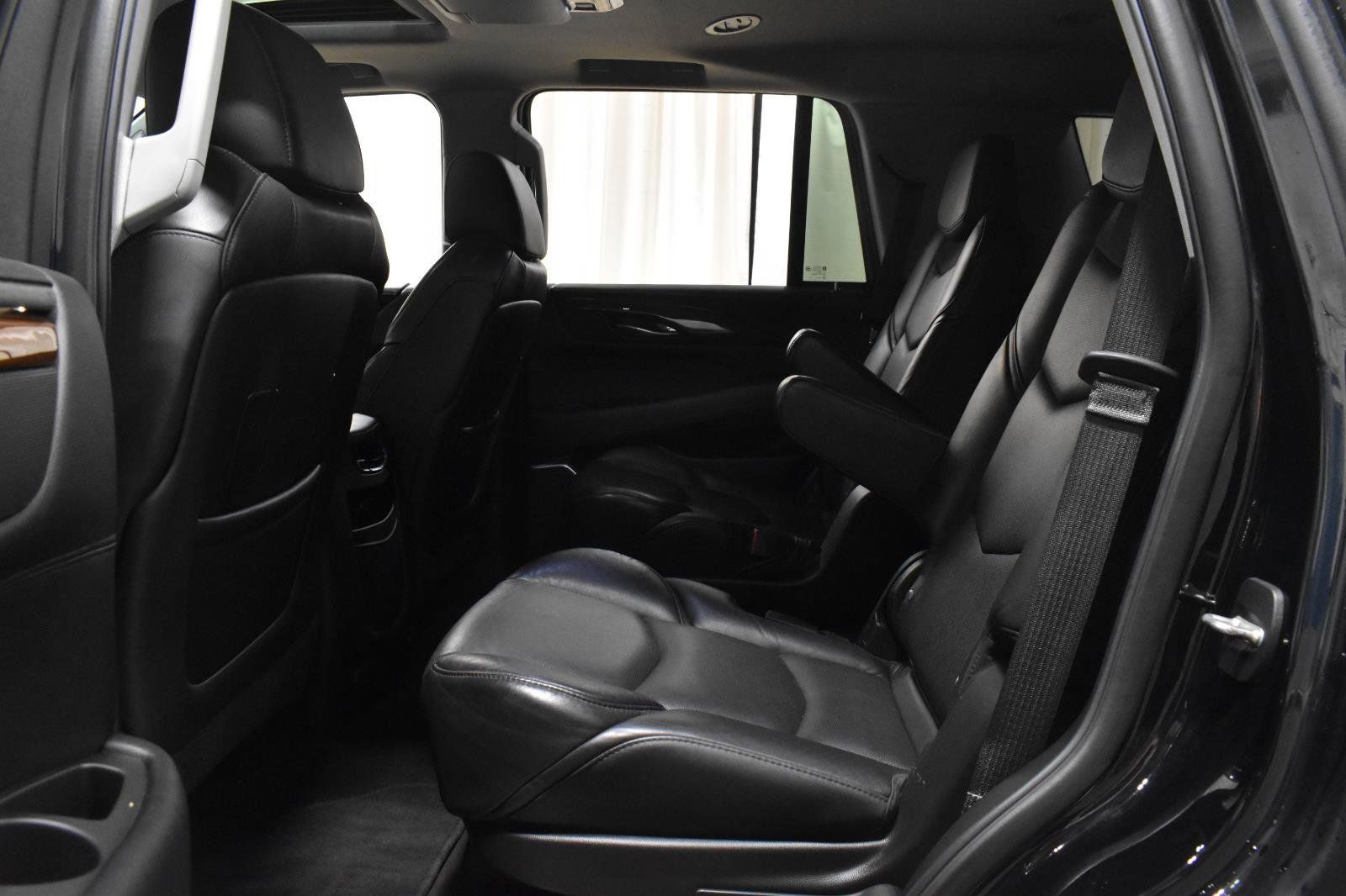 Used 2020 Cadillac Escalade Premium Luxury w/ Escalade Sport Edition AWD/4WD image 6
