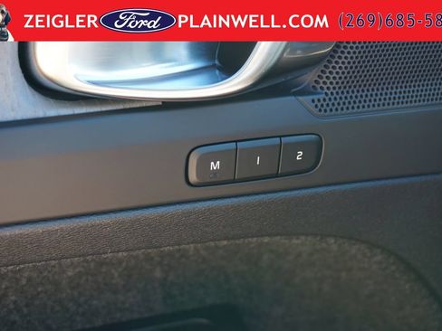 Used 2024 Volvo XC40 B5 Core AWD/4WD image 35