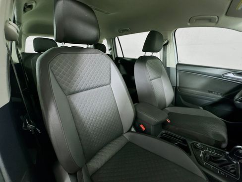 Used 2018 Volkswagen Tiguan S image 25