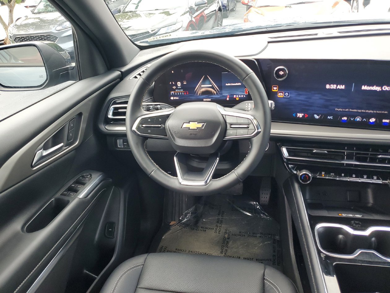 Used 2026 Chevrolet Traverse LT FWD image 11
