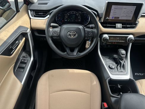Used 2024 Toyota RAV4 LE AWD/4WD image 17