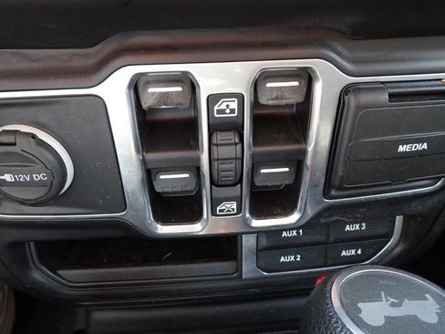 Used 2021 Jeep Wrangler Unlimited Sahara w/ Uconnect 4C Nav & Sound Group AWD/4WD image 25