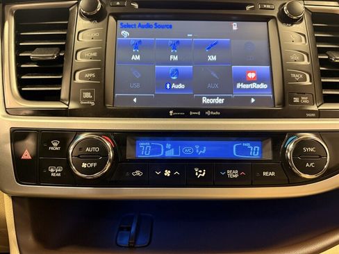 Used 2019 Toyota Highlander Limited Platinum AWD/4WD image 23