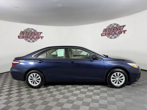 Used 2017 Toyota Camry LE FWD image 8