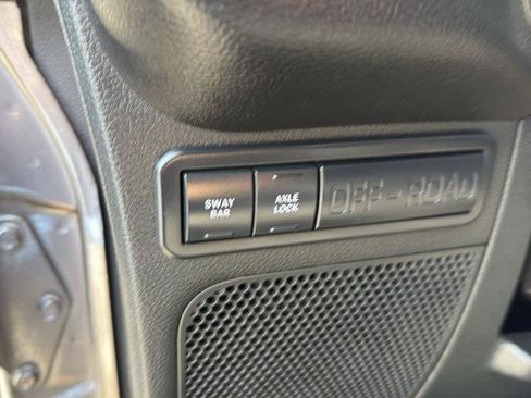 Used 2016 Jeep Wrangler Unlimited Rubicon w/ Connectivity Group AWD/4WD image 16