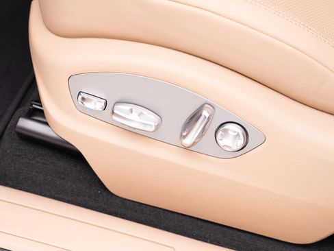 Certified 2026 Porsche Macan AWD/4WD image 15