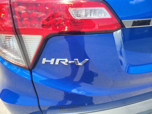 Certified 2021 Honda HR-V EX-L image 3