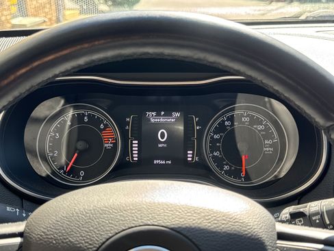 Used 2020 Jeep Cherokee Latitude Plus w/ Cold Weather Group AWD/4WD image 19