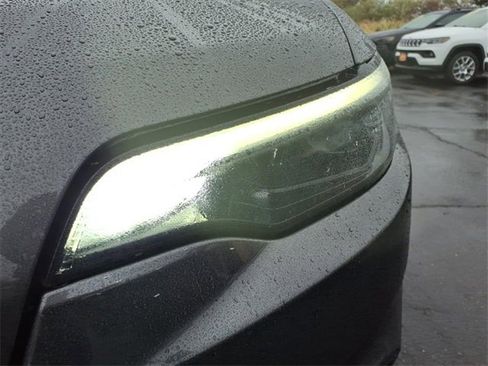 Certified 2022 Jeep Cherokee Latitude Lux image 11