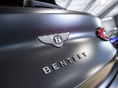 Used 2023 Bentley Bentayga AWD/4WD image 19
