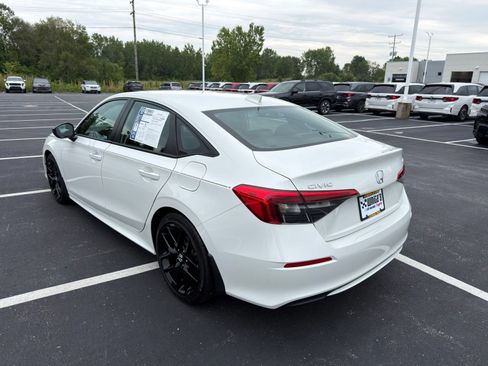 Used 2024 Honda Civic Sport image 4