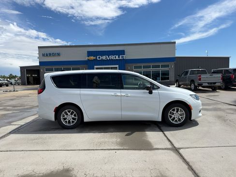 Used 2024 Chrysler Voyager LX FWD image 7