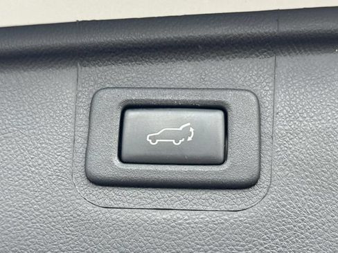 Used 2018 Subaru Outback 2.5i Touring AWD/4WD image 18