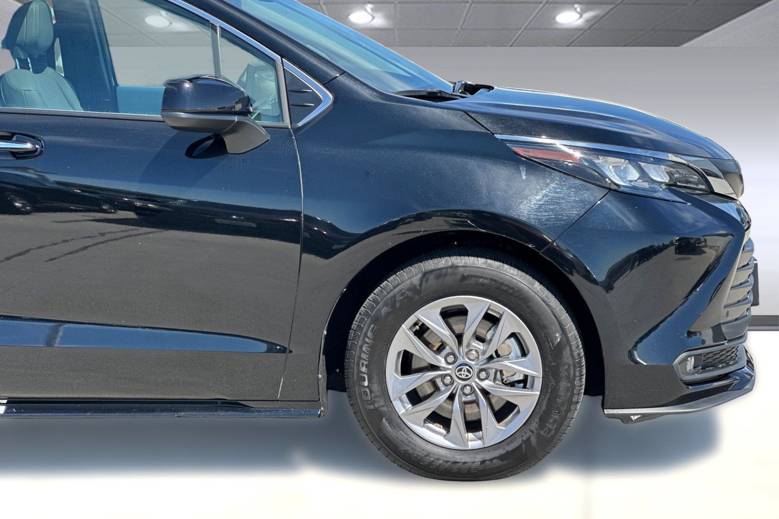 Used 2026 Toyota Sienna XLE FWD image 35