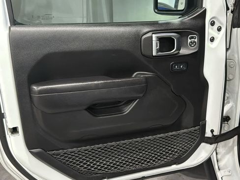 Used 2023 Jeep Wrangler Unlimited w/ Sun & Screen Package AWD/4WD image 9