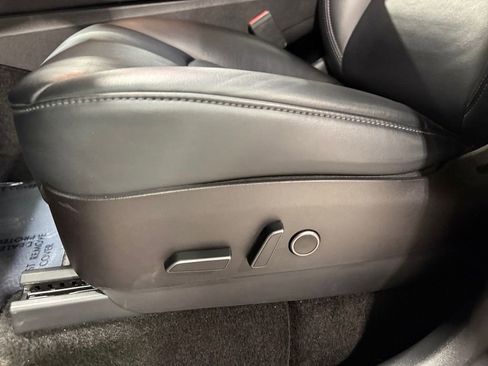 Used 2022 Tesla Model Y Long Range image 24