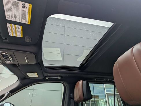 Certified 2025 Lincoln Navigator Reserve AWD/4WD image 23