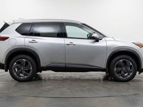 Used 2025 Nissan Rogue SV AWD/4WD image 11