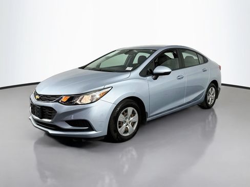Used 2017 Chevrolet Cruze LS FWD image 3