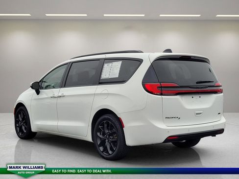 Used 2023 Chrysler Pacifica Touring-L w/ S Appearance Package image 6