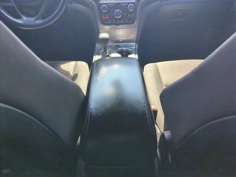 Used 2018 Jeep Grand Cherokee Laredo AWD/4WD image 17