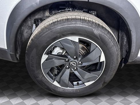 Used 2025 Nissan Rogue SV image 34