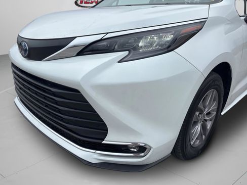 Used 2024 Toyota Sienna XLE image 45