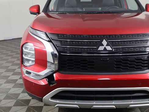 Used 2024 Mitsubishi Outlander SE image 14