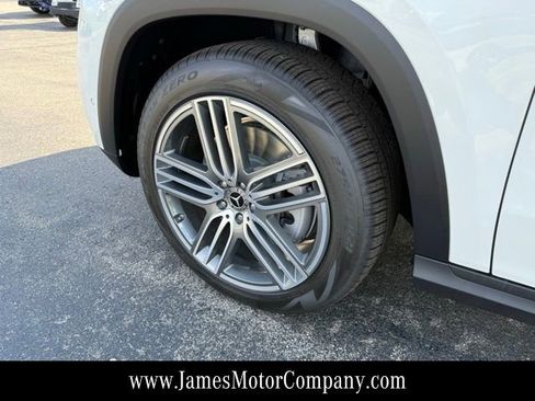 Used 2026 Mercedes-Benz GLS 450 4MATIC image 11