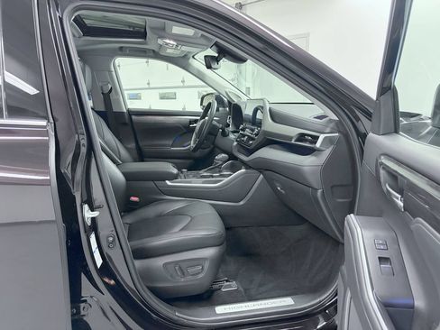 Used 2021 Toyota Highlander Limited AWD/4WD image 17