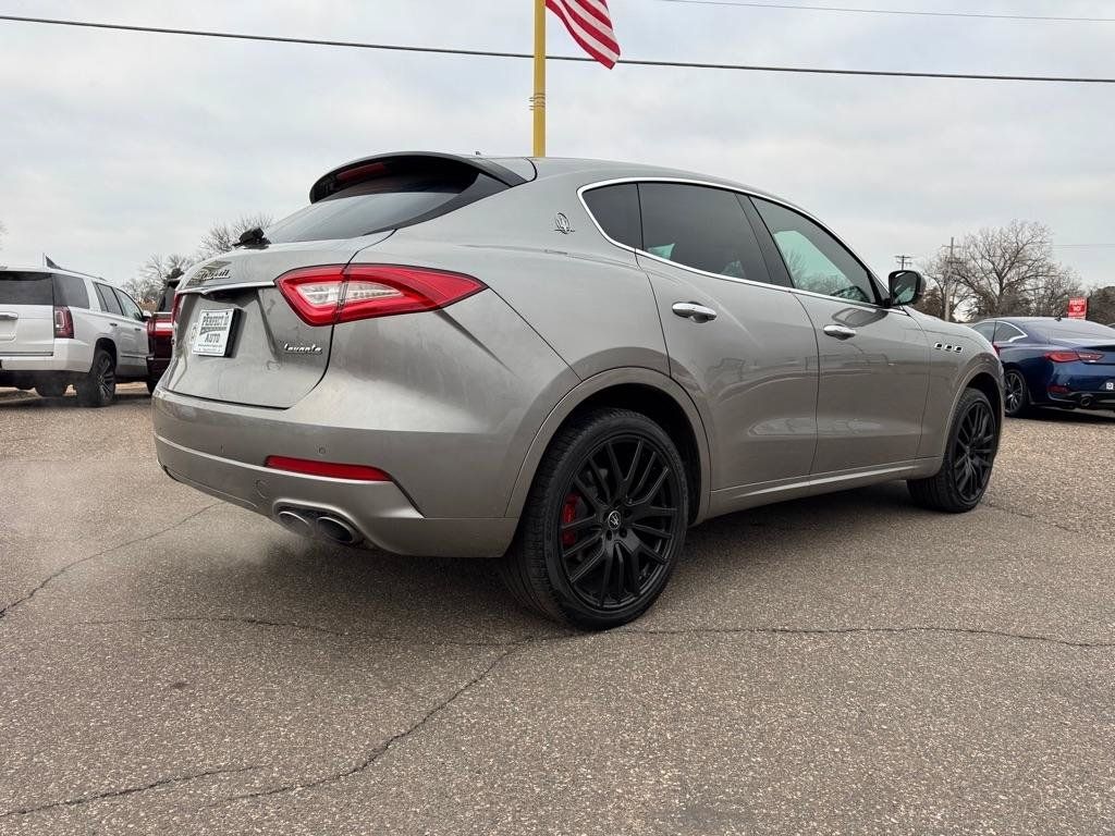 Used 2019 Maserati Levante AWD/4WD image 4