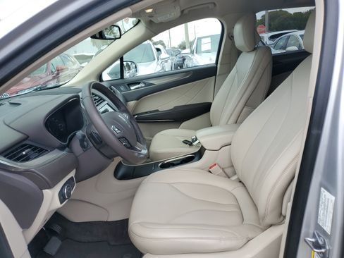 Used 2018 Lincoln MKC Premiere image 13