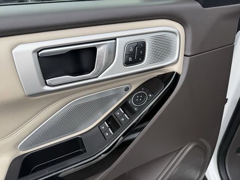 Used 2021 Ford Explorer Platinum w/ Equipment Group 601A image 14