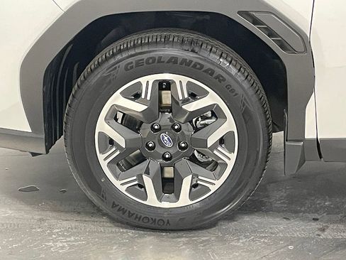 Used 2025 Subaru Forester Base image 34