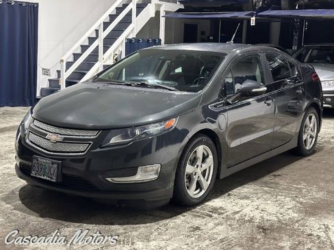 Used 2014 Chevrolet Volt w/ Enhanced Safety Package 2 image 3
