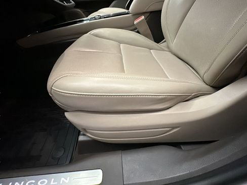 Used 2021 Lincoln Corsair AWD w/ Sport Package image 12