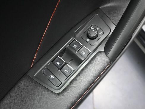 Used 2024 Volkswagen Tiguan SE FWD image 20