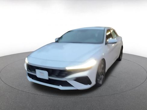 Used 2025 Hyundai Elantra SEL image 7