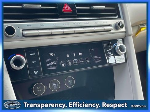 Used 2025 Genesis G70 2.5T image 29