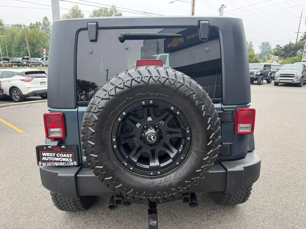 Used 2007 Jeep Wrangler Sahara w/ Dual Top Group AWD/4WD image 4