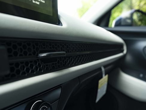 Certified 2026 Honda HR-V LX image 33