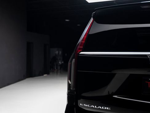 Used 2023 Cadillac Escalade ESV Premium Luxury w/ LPO, Floor Liner Package AWD/4WD image 28