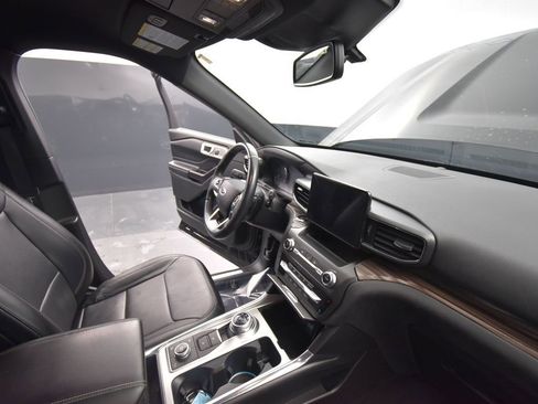 Used 2020 Ford Explorer Limited image 18