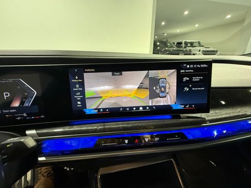 Used 2023 BMW 760i xDrive AWD/4WD image 44