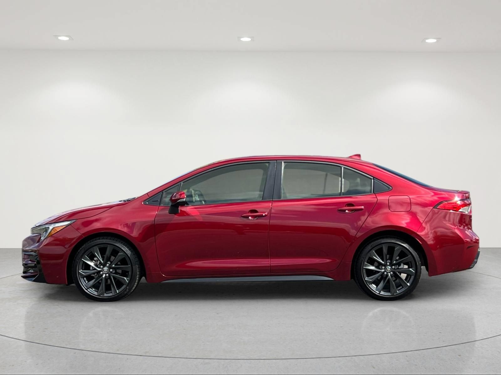 Used 2026 Toyota Corolla SE FWD image 2