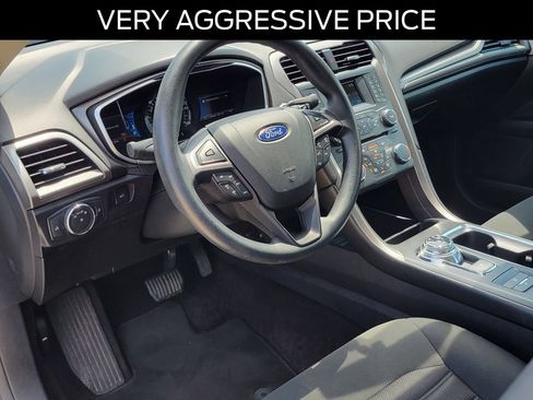 Certified 2017 Ford Fusion SE FWD image 18
